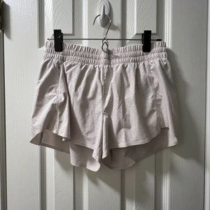 Athleta Hustle 3" Short in White Print, Size XS
